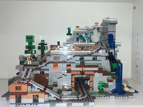100% COMPLETE w/ Instructions  LEGO Minecraft The Mountain Cave (21137) No box