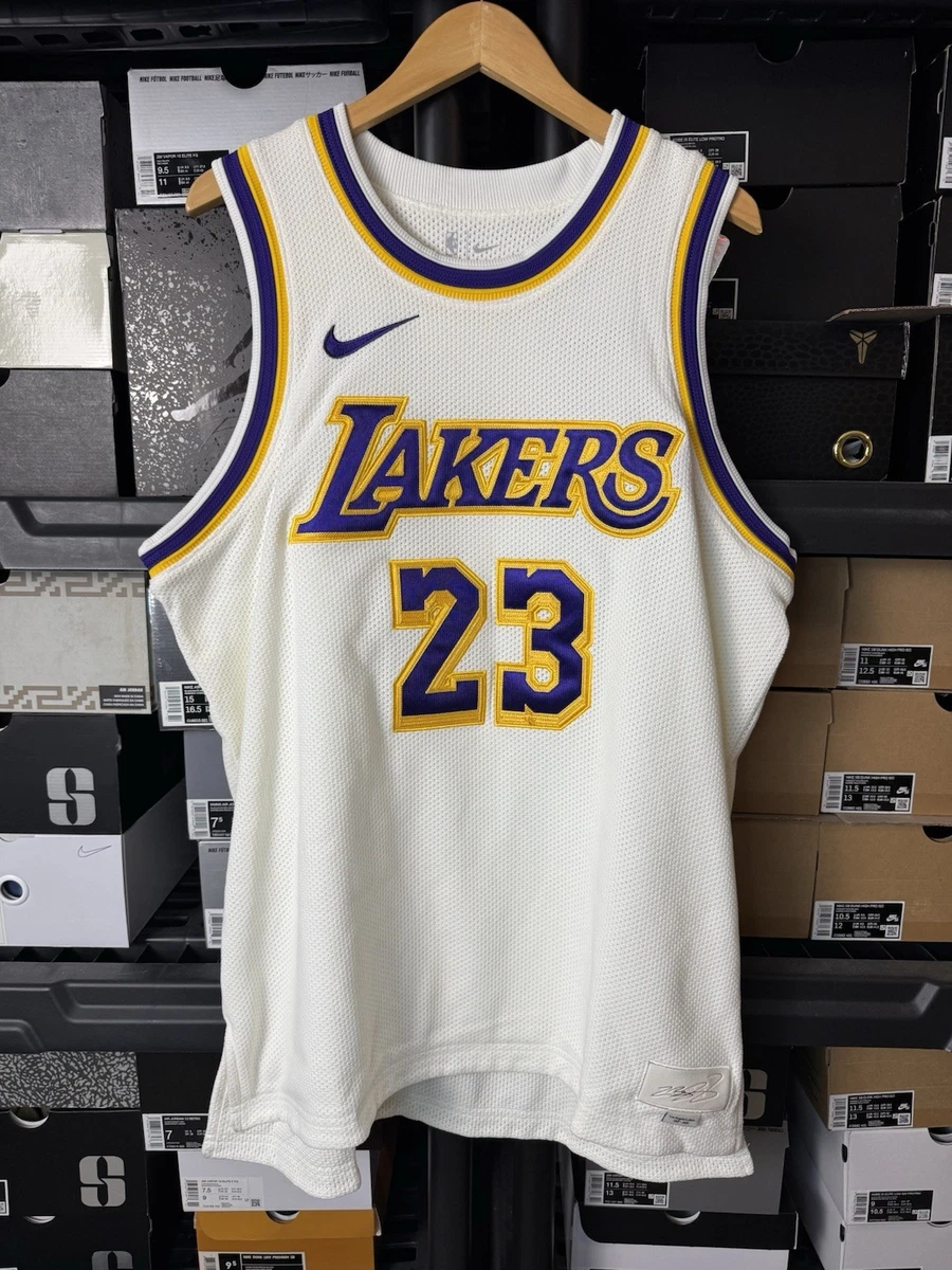 Preços baixos em Lebron James Branco Los Angeles Lakers Roupas e