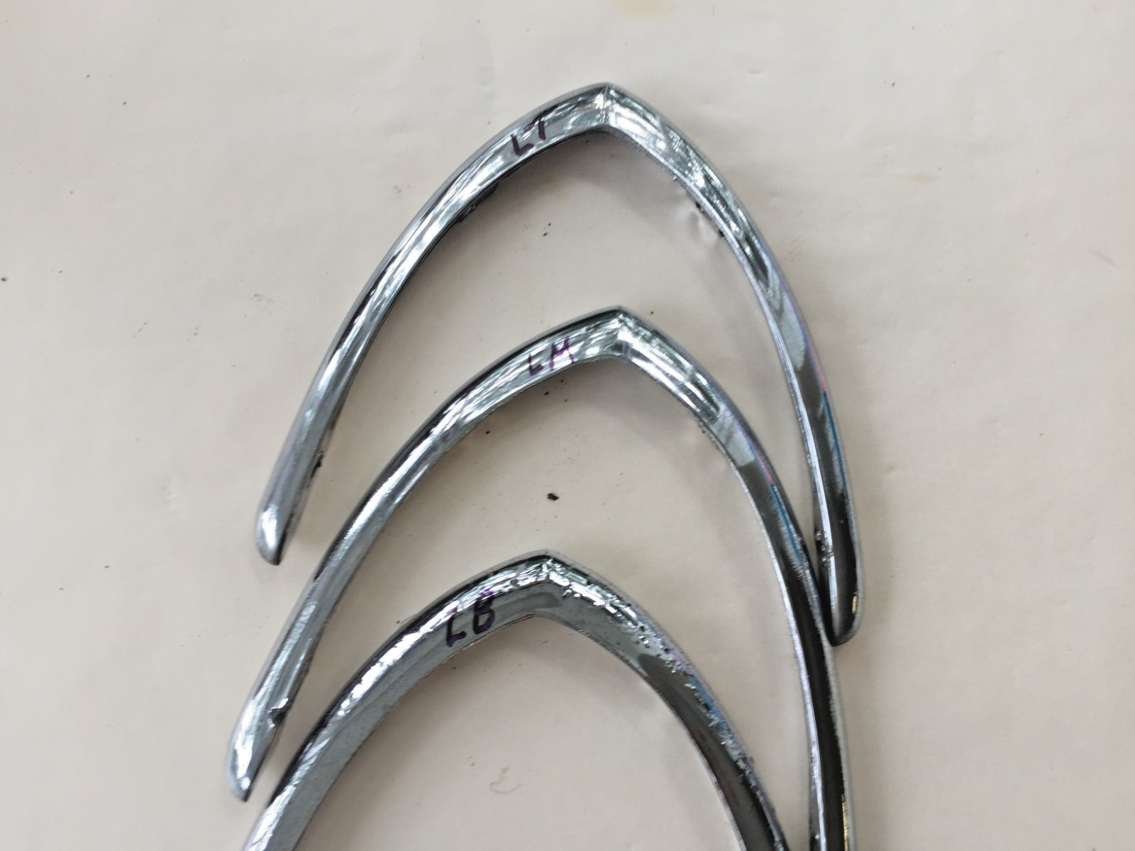 1948 CADILLAC THREE CHEVRONS BELOW TAIL LIGHT TRIM BARS OEM GM