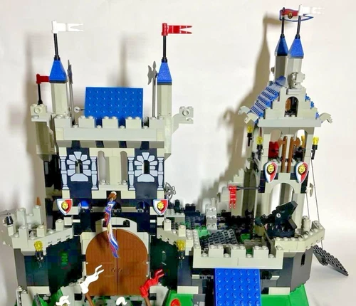 LEGO 6090 Royal King’s Castle 1995 Vintage Set Parts Only Skeleton Horse Ghost