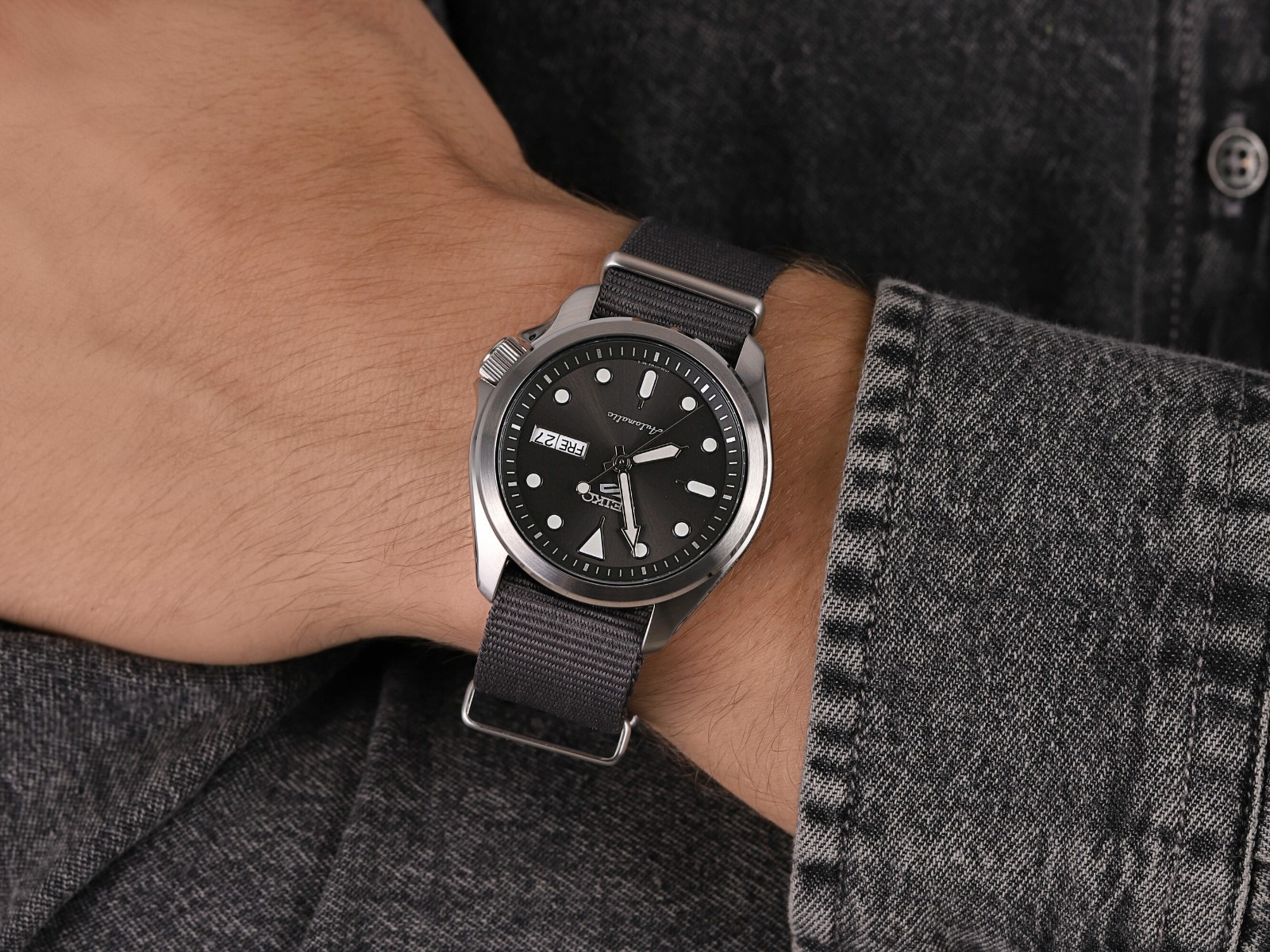 SEIKO 5 Sports SRPE61K1 Automatic Men's Watch 100m Steel Bracelet Born image 3