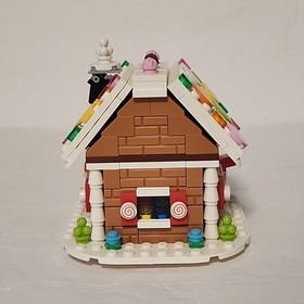 LEGO - Gingerbread House 40139 2015 Exclusive XMas Holiday Candy With Mrs Claus 