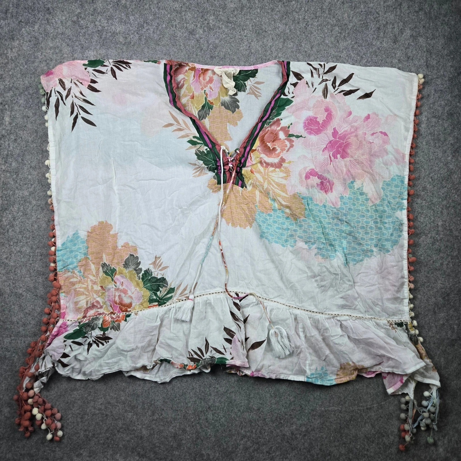 Z&L Poncho Top Womens Medium White Floral Pom Pom Trim Boho Festival Cottagecore