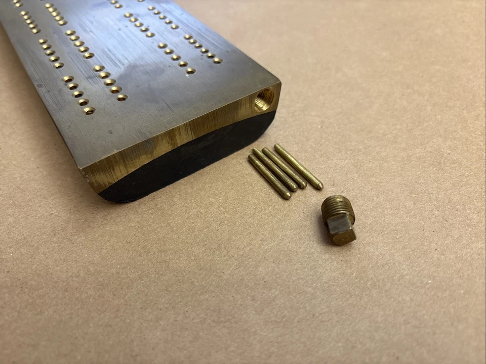 Vintage Large Solid Brass & Rubber Cribbage Board, Over 4lbs Heavy, 11 Inches - Image 3 of 4