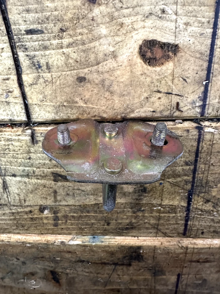 Защелка багажника 99-05 Mazda Miata - Изображение 3 из 3