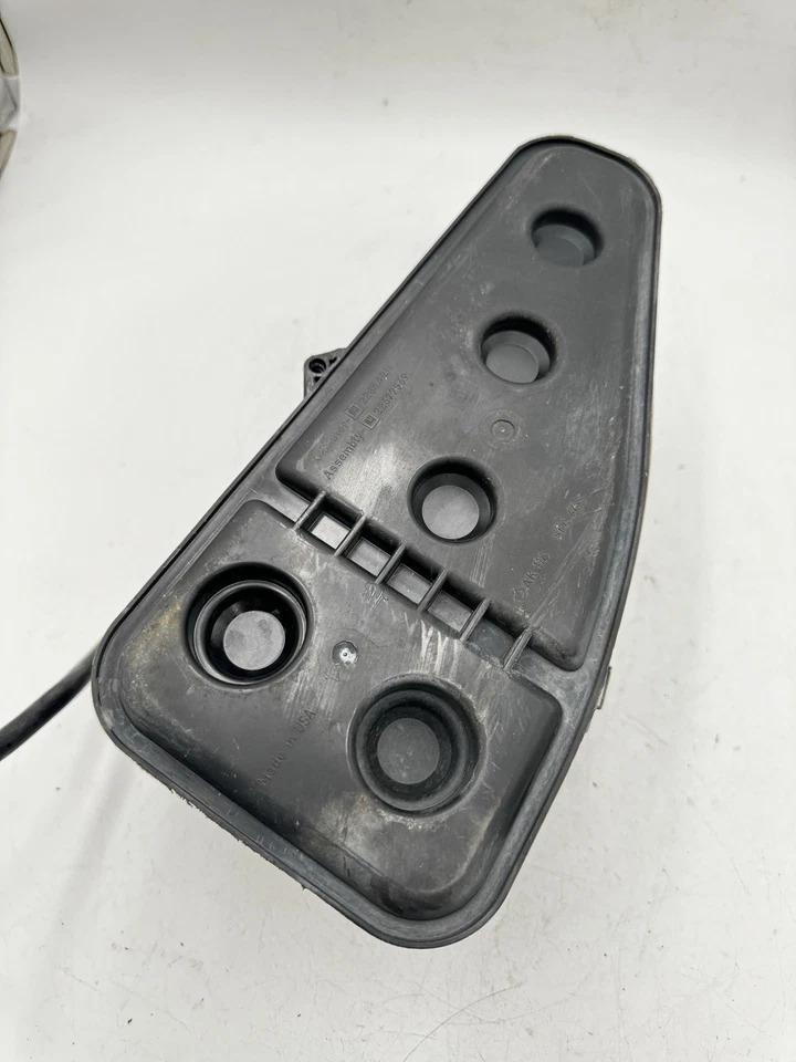 2008 Saturn Aura XE Fuel Vapor Canister OEM 22684811 Foto 2 de 4