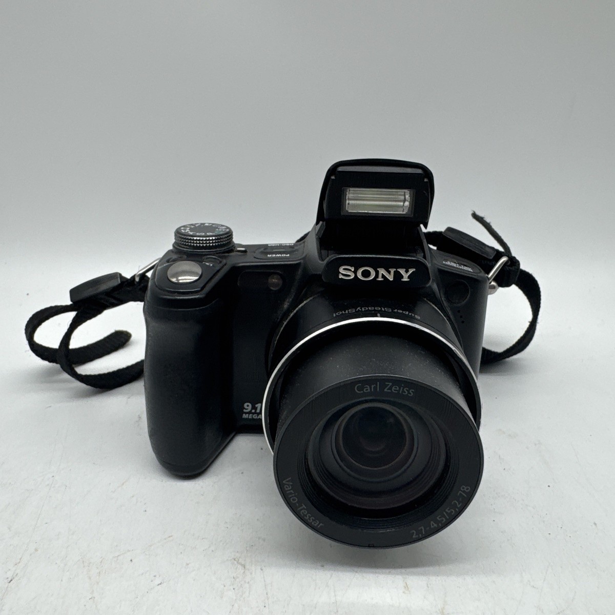 【中古】ソニー SONY デジタルカメラ Cybershot H50 (910万画素/光学x15/デジタルx30/ブラック) DSC-H50 B Sony Cyber-shot DSC-H50 9.1MP Digital Camera - Black Read - Dust
