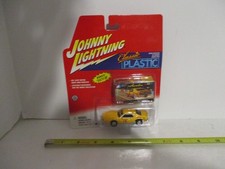Johnny Lightning Classic Plastic Javelin AMX Pro Stock Racer 2001 MOC