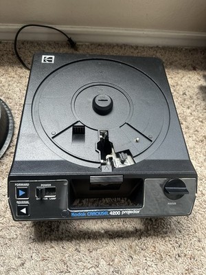 Kodak Carousel 4200 35mm Slide Projector w/ Case, Tray & Universal Remote
