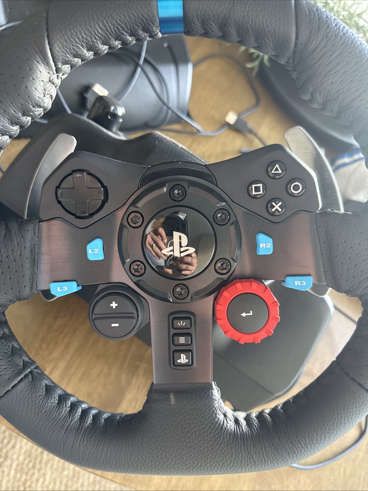 Logitech G29 (941000112) Driving Force Racing Wheel and Floor Pedals