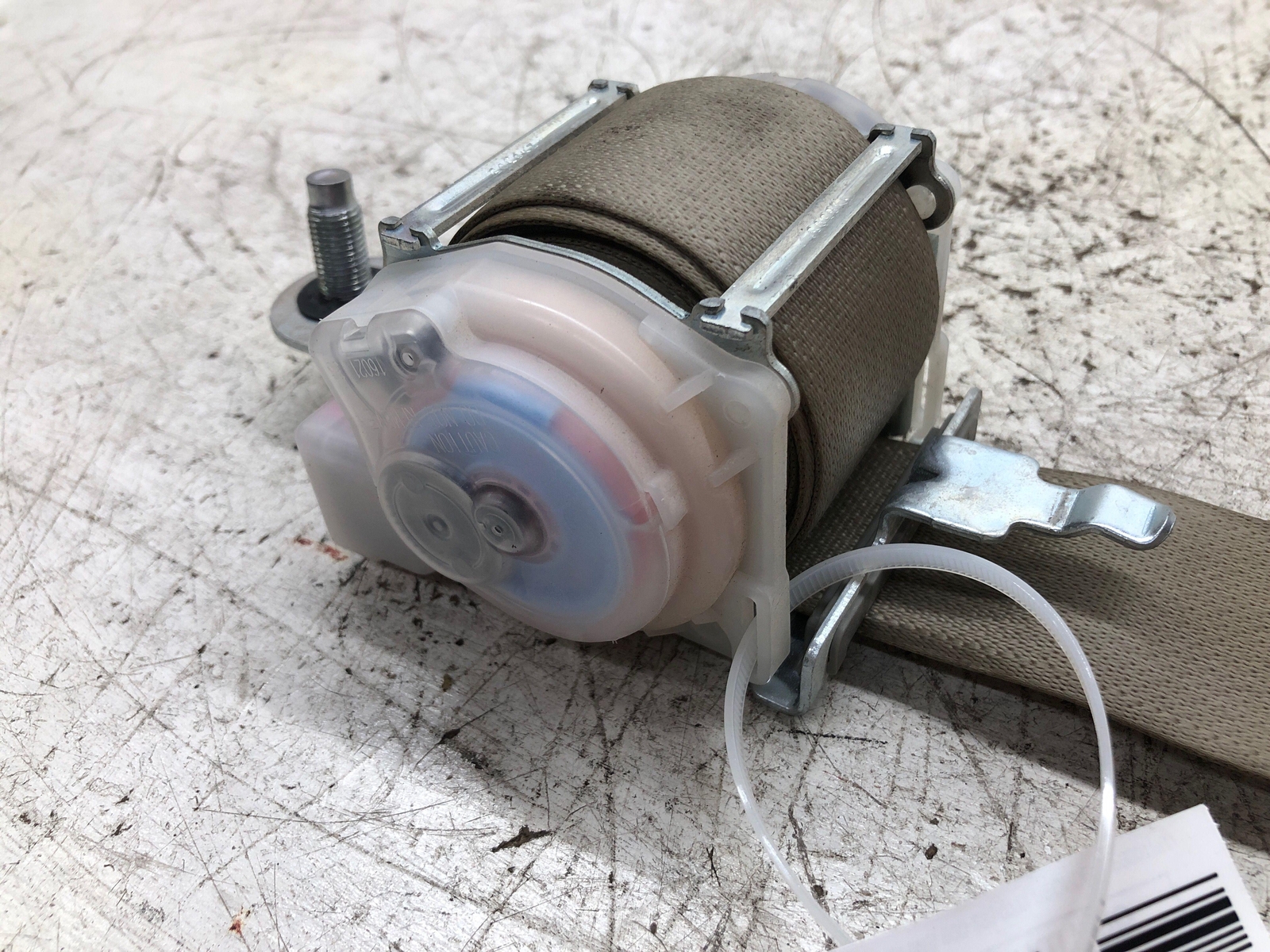 20162019 NISSAN TITAN XD RIGHT REAR SEAT BELT RETRACTOR BEIGE OEM eBay