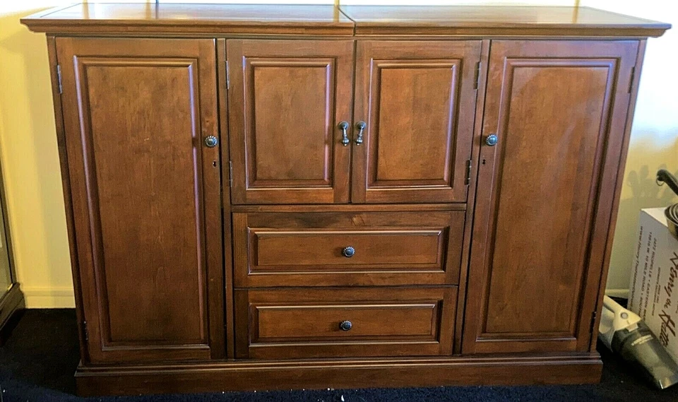 CONSOLA HOWARD MILLER DELUXE CHM 1304 CHERRY BURDEOS OCULTAR UNA BARRA - EXCELENTE ESTADO Foto 2 de 4