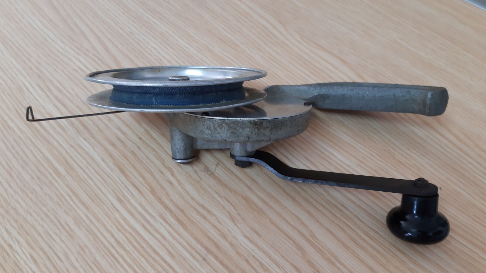 ANCIEN PETIT MOULINET DE CANNE A PECHE AVEC POIGNEE OS COLLECTION Pecheur D Imgx1200 1240
