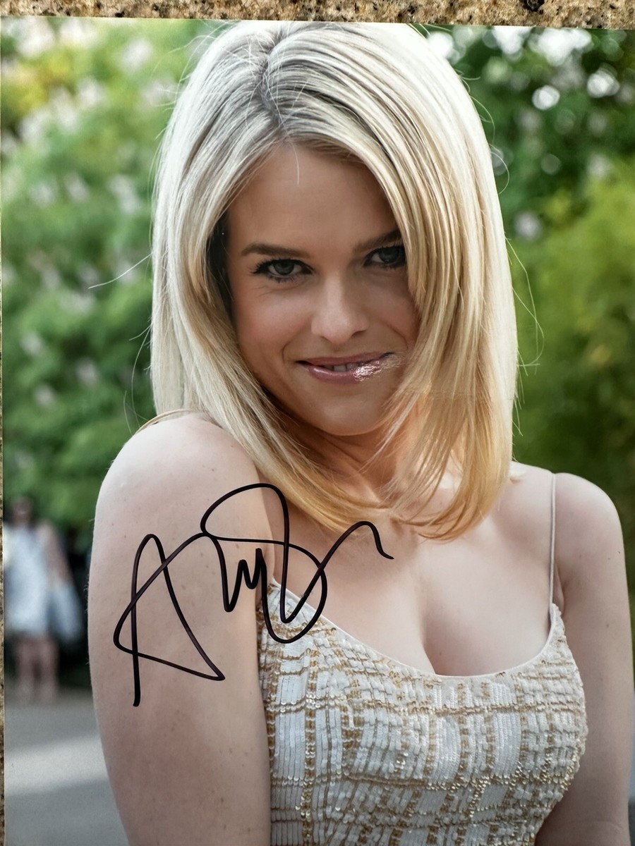 アリス・イヴ直筆サイン入り超大型写真…Alice Eve… Alice Eve signed 8x10 photo In Person Photo Proof - Star