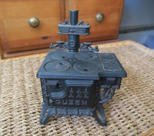 Vintage Queen Cast Iron Stove Miniature Replica Doll House Toy/Salesman's Sample