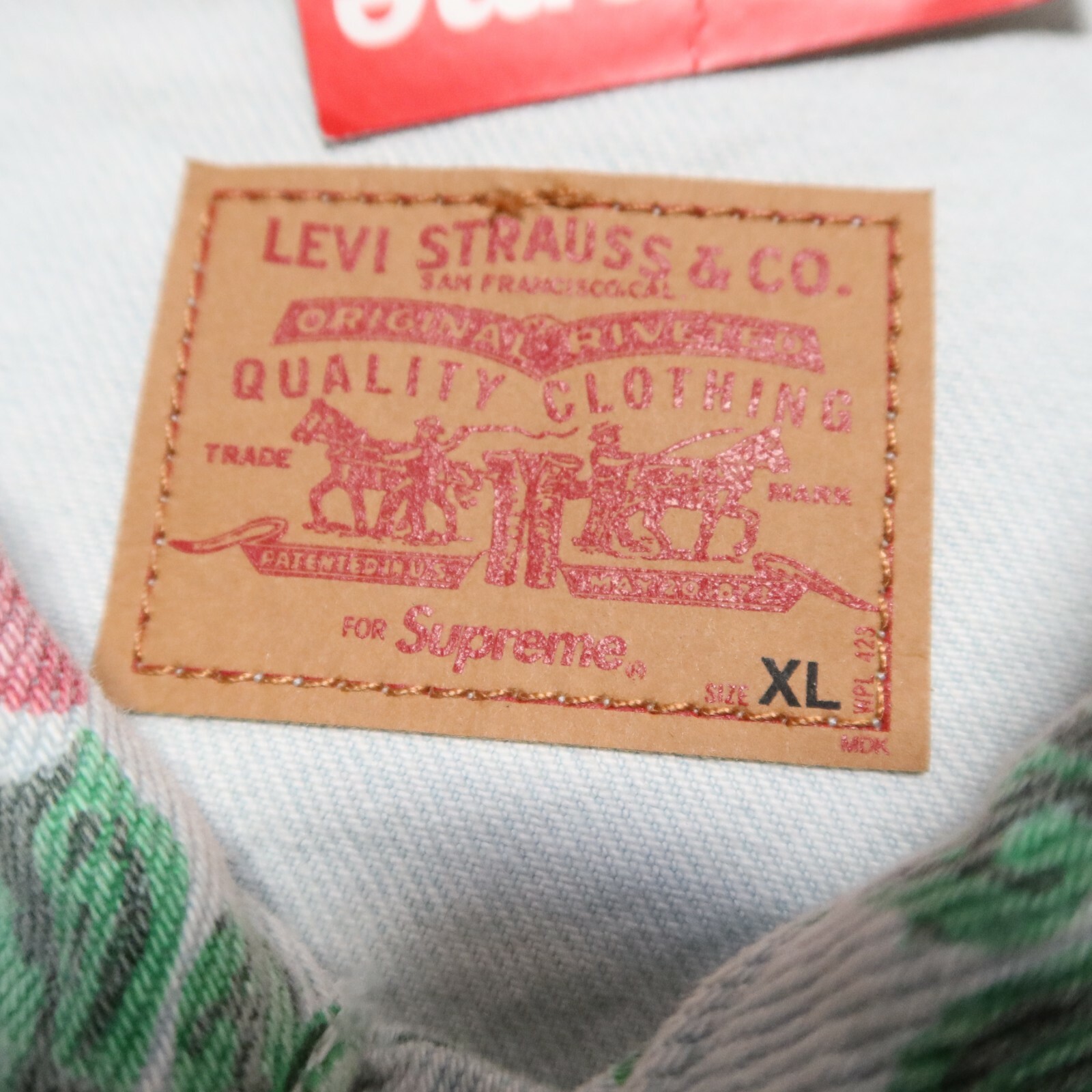 New 2016 Supreme x Levis Roses Type 3 Trucker Jean Jacket Size XL