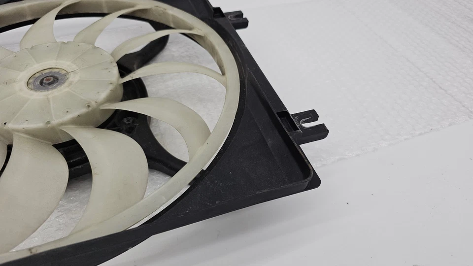 2014-2018 Subaru Forester 2.5L Engine Radiator Cooling Fan Motor & Shroud OEM - Image 2 of 4