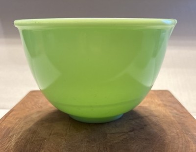 Vintage McKee Green Jadeite Jadite Glass Beater Mixing Serving Bowl w/Spout 6.5 