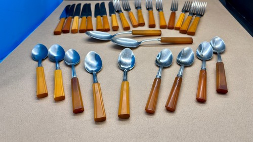Vintage Bakelite Flatware Set 30 Pc Amber Butterscotch w Serving Spoons MCM - Picture 6 of 13