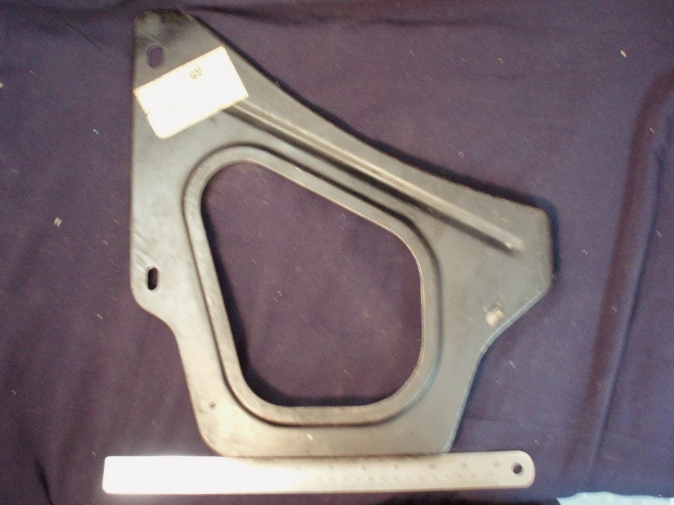 Soporte de radiador Buick Wildcat 1965-66 para soporte de refuerzo exterior de guardabarros NOS Foto 3 de 4