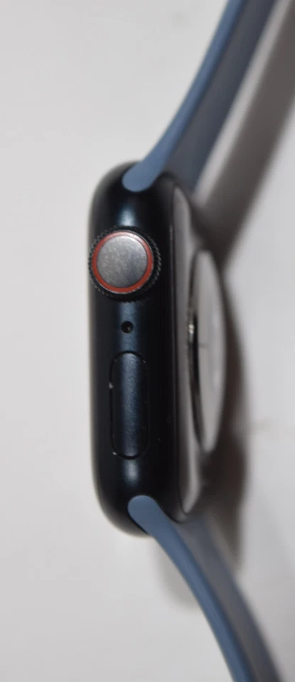 Apple Watch Series 8 GPS +Cell 41mm - Midnight Aluminum blue sport band - Image 4 of 4