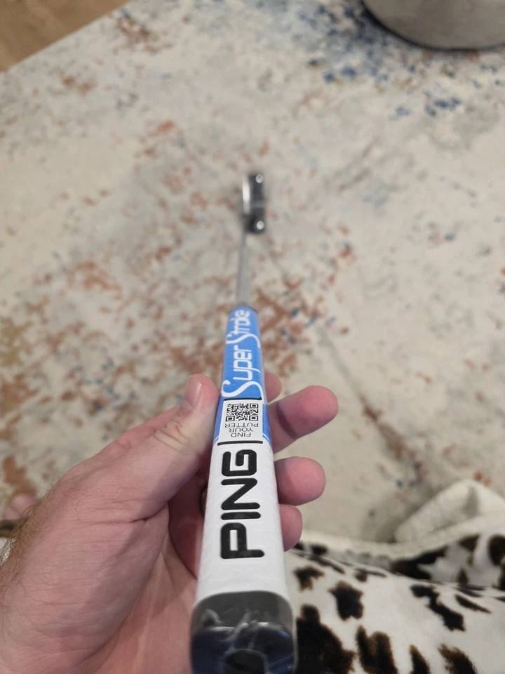 Putter 2D Ping Scottsdale Anser nuevo, sin usar, 35" de longitud Foto 2 de 4