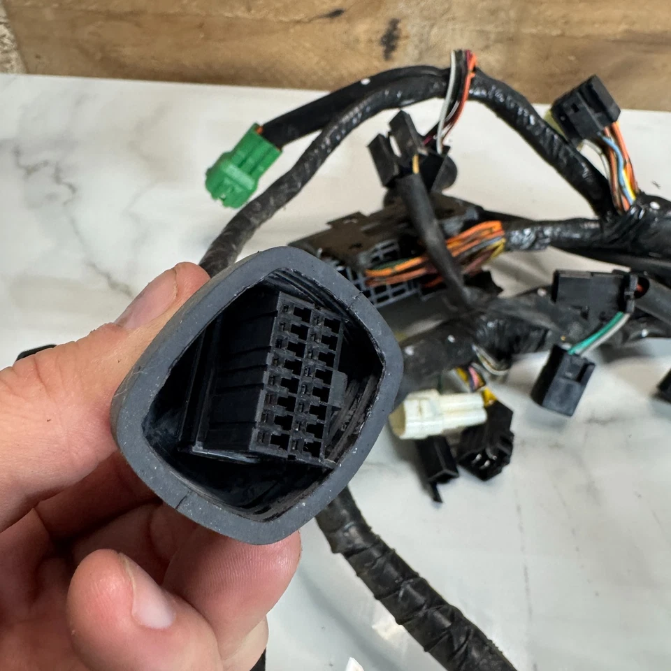 01-07 SUZUKI HAYABUSA ARNÉS DE CABLEADO MOTOR TELAR 36610-24F90 Foto 4 de 4