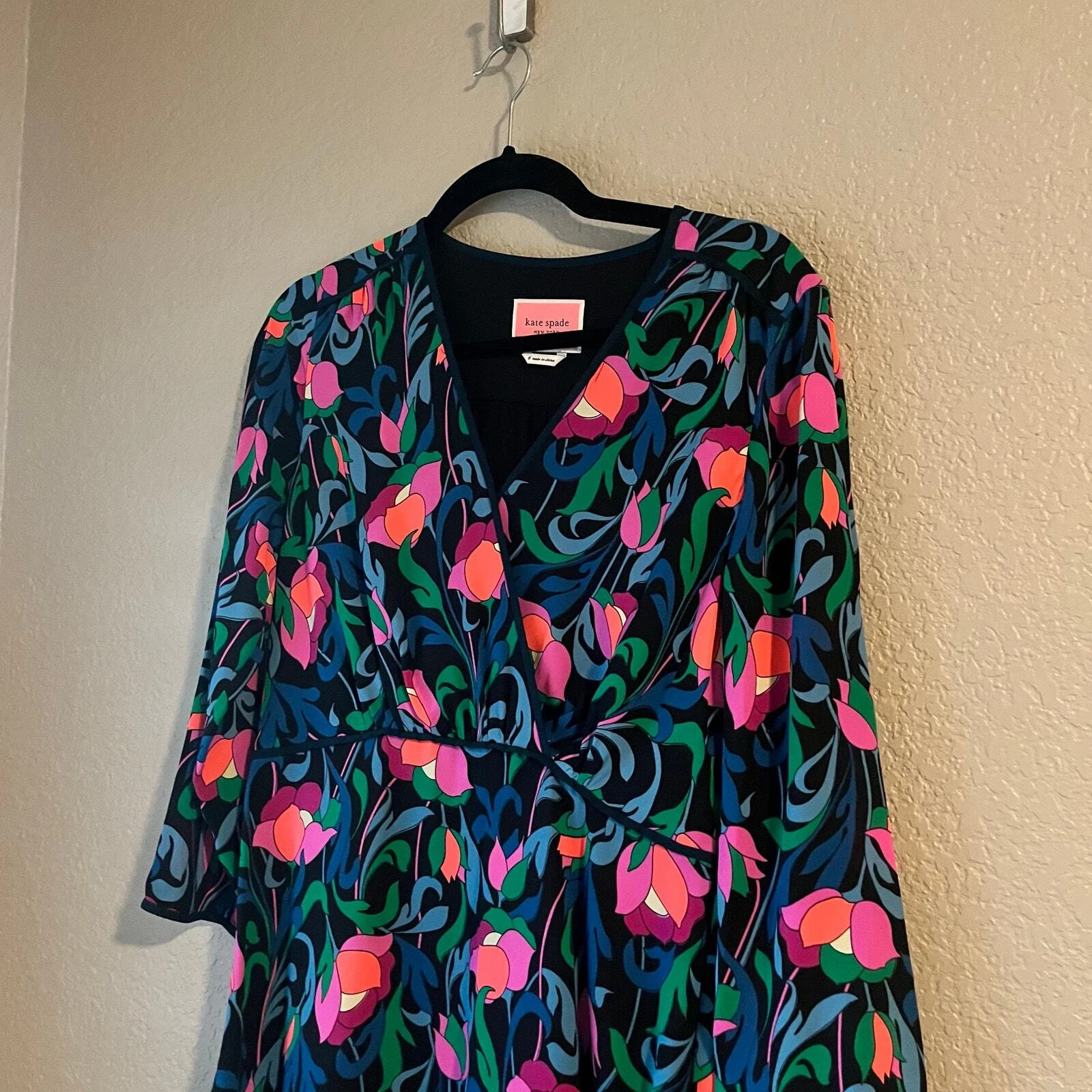 Abito Kate Spade floreale vortice surplice taglia 6 orlo arricciato luminoso