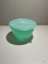 Vintage Tupperware Crisp-It Lettuce Keeper Jadeite Green With Dome Lid #679