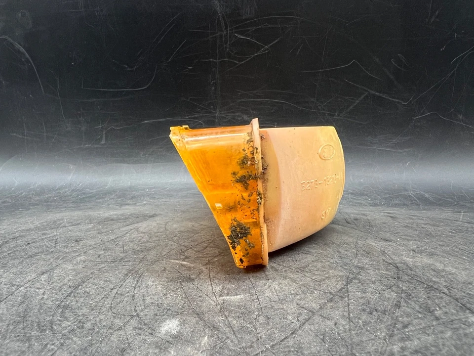 Carcasa intermitente delantero lado pasajero Ford Ranger 1983-1988 OEM E27B-13215-AA Foto 2 de 4