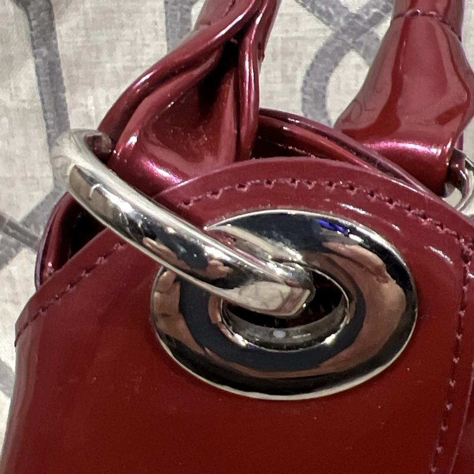 Bolso de Hombro Vintage Y2K Beijo Rojo Charol Plateado Ojal Gótico Grunge Foto 4 de 4