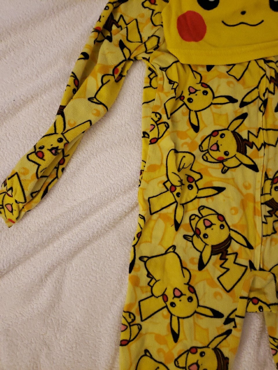 Pokémon Jumpsuit Youth Medium Yellow Pikachu Fleece Playsuit Nightwear