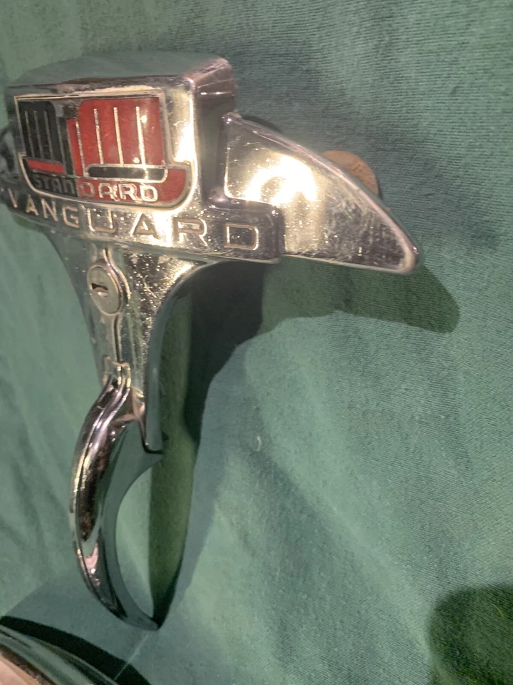 1949 1950 1951 GB Standard Vanguard Trunk Handle & License Light NICE — 第 3/4 张图片