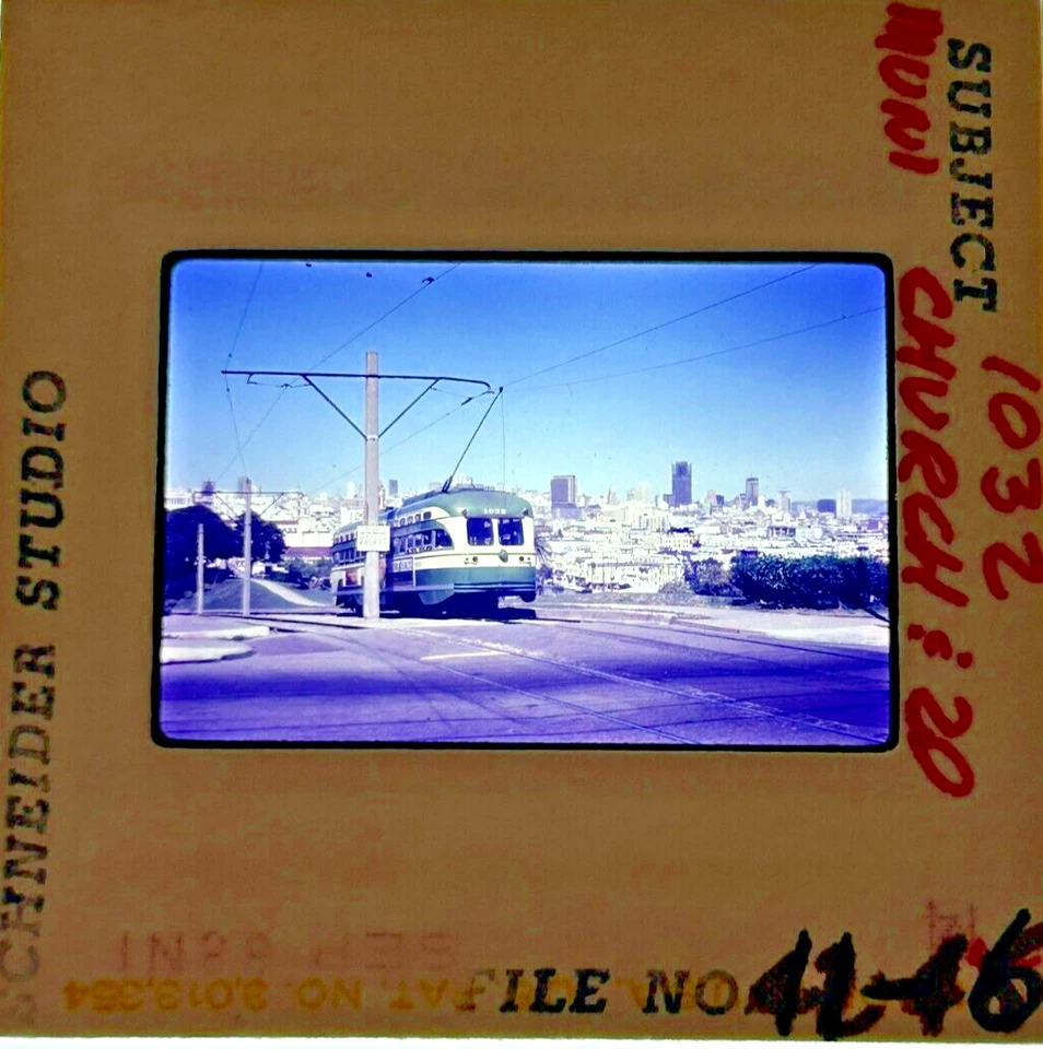 San Francisco Trolley Skyline MUNI cerca de la iglesia / 20th 35mm diapositiva Foto 2 de 3