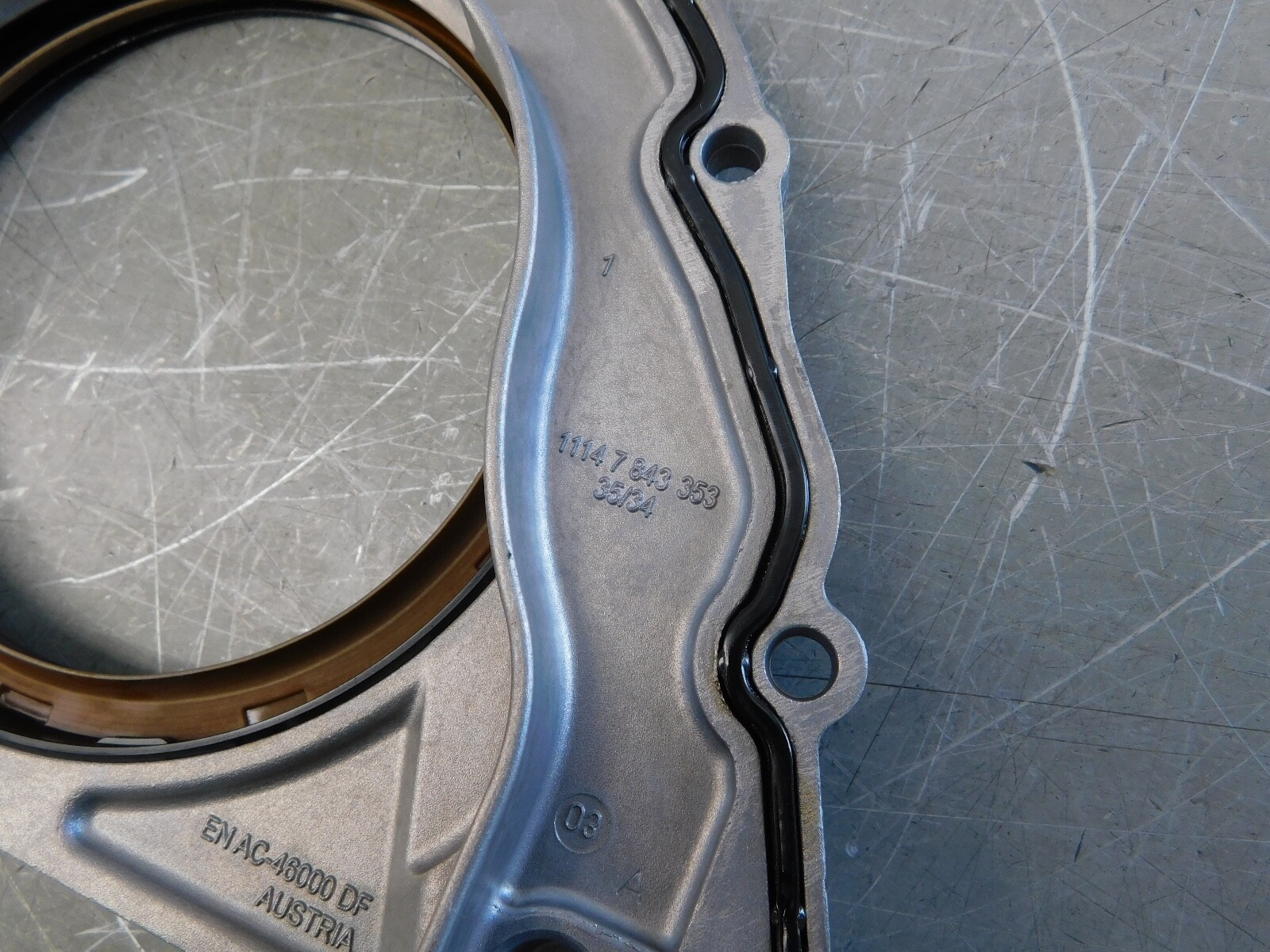 M5 M6 F06 F13 F12 F10 ENGINE CRANKSHAFT HOUSING SEAL BRACKET 