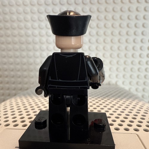 LEGO Star Wars Minifigure - First Order Officer - Major Colonel Minifigure - Picture 2 of 2