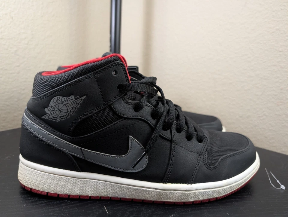 Air Jordan 1 Mid Negro/Gris Frío-Rojo Gimnasio Hombre Talla 11 (554724-004) Foto 3 de 4