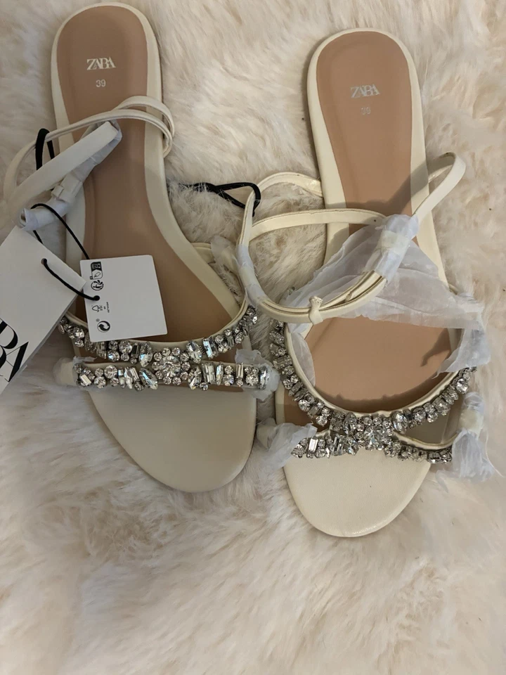 Sandalias Zara RARAS con incrustaciones de diamantes de imitación crema talla 39. ¡Novia o graduación! Foto 4 de 4