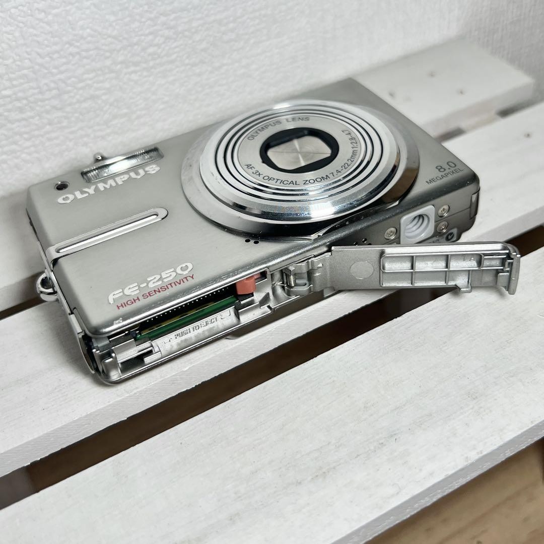 OLYMPUS FE-250 Compact digital camera Silver Operation