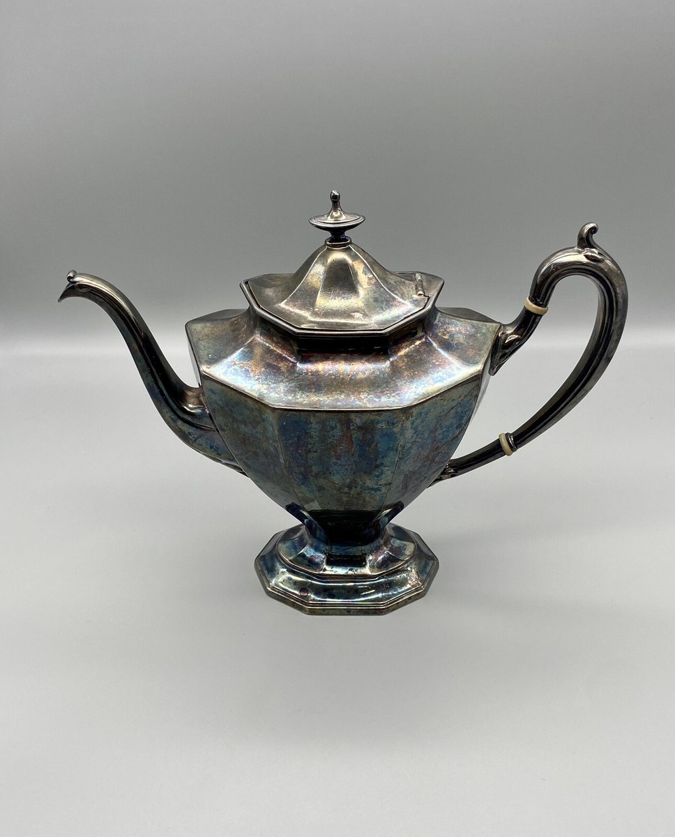 Vintage Reed & Barton Silver Plate Teapot 3690 Monogram Vintage Reed & Barton Silver Plate Teapot 3690 Monogram