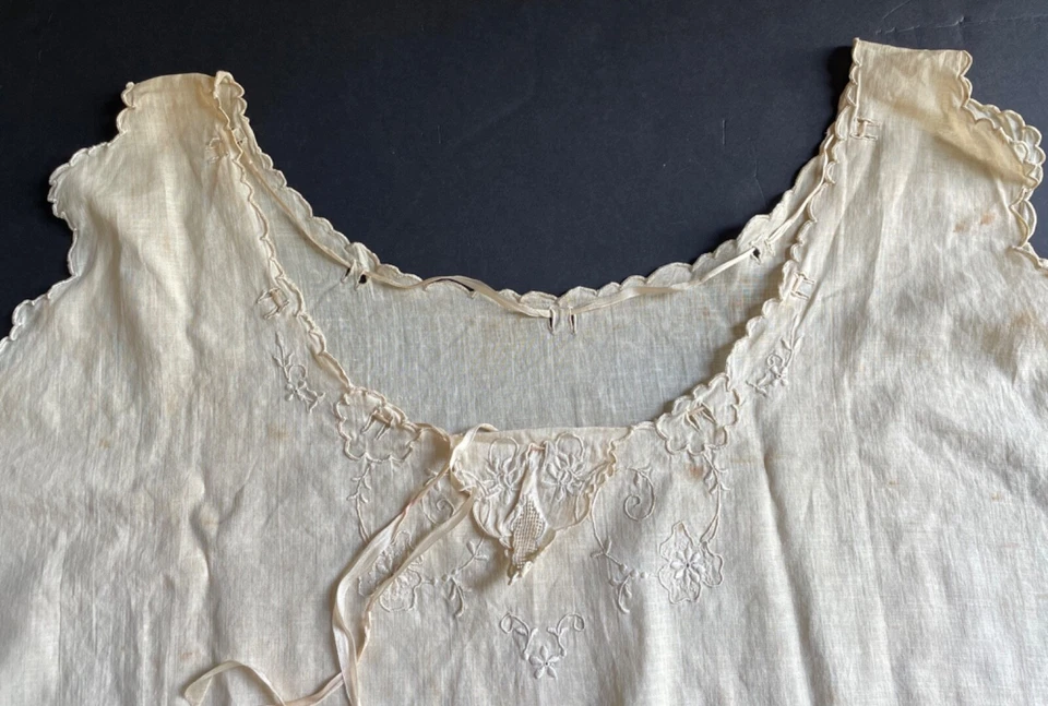 Antiguo Césped Eduardiano de 1900 Algodón Chemise Slip Bordado Cosido a Mano Foto 3 de 4