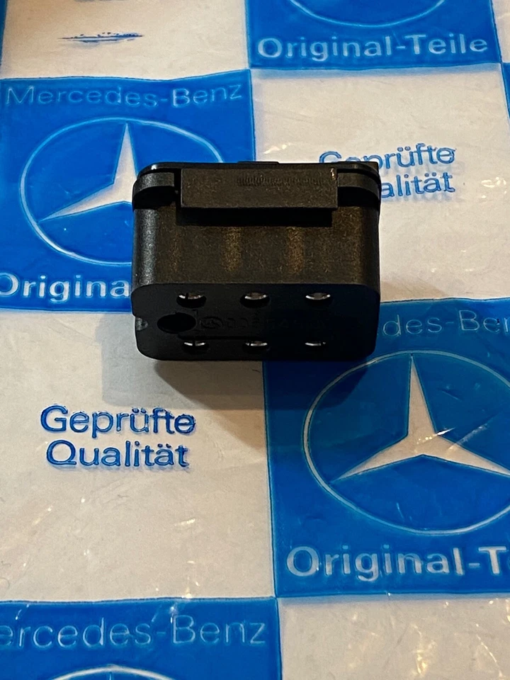 Mercedes-Benz Stecker 6-polig mit Hülse W107 W108 W111 W113 W201 W123 W114 W126  - Image 2 of 4
