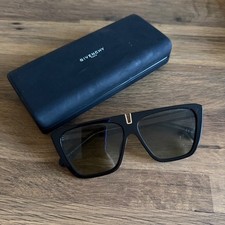 Givenchy Unisex Black sunglasses GV7109/S Brand new in the case RRP £245