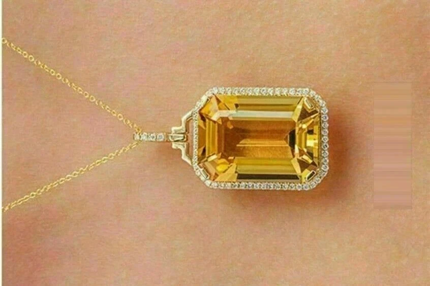 Colgante con halo de citrino amarillo creado en laboratorio corte esmeralda de 3 quilates enchapado en oro amarillo de 14 quilates Foto 2 de 4