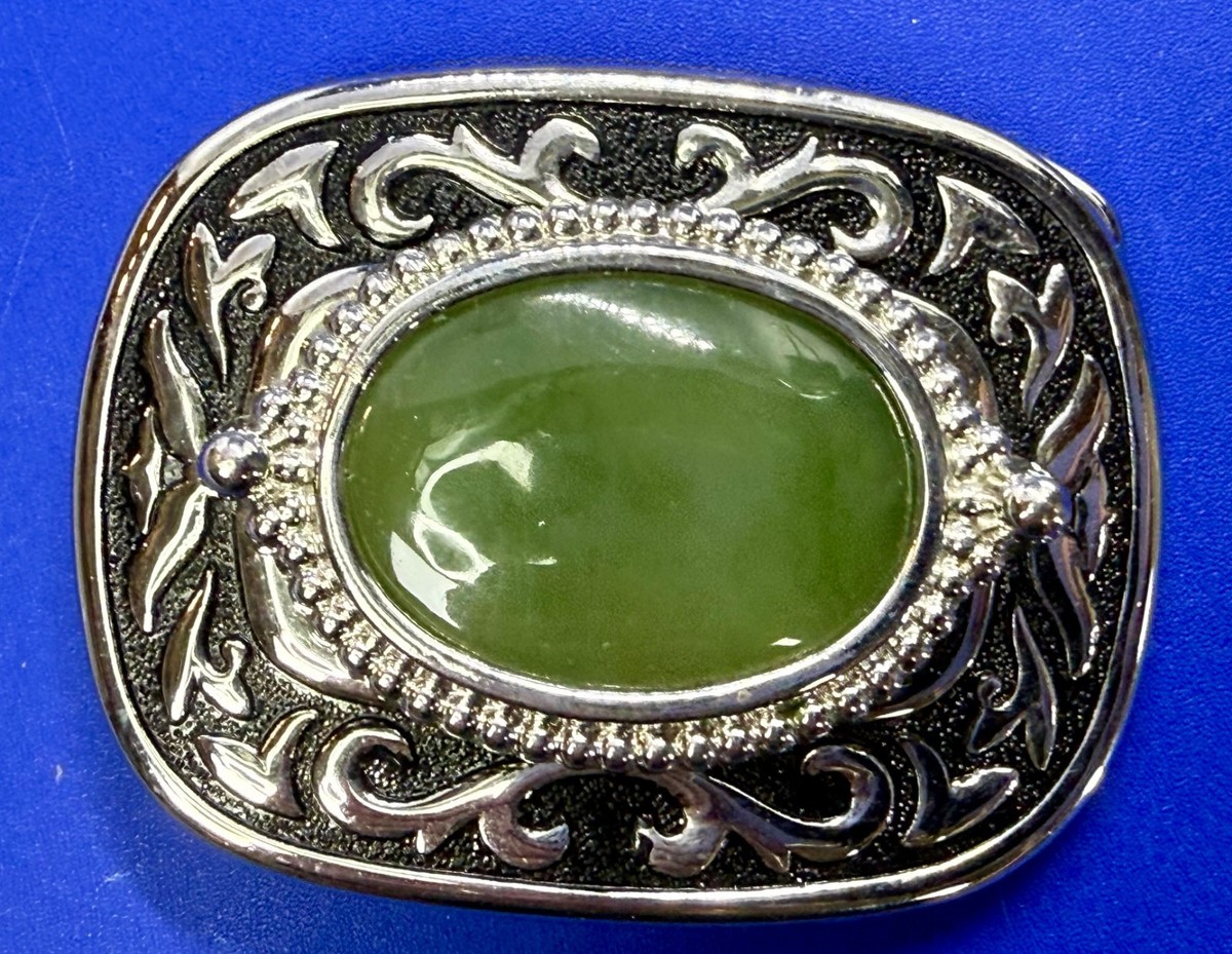? Large Antique Jade Belt Buckle Antique Chinese Nephrite Jade Belt Buckle. For Sale at Ruby Lane main image 2