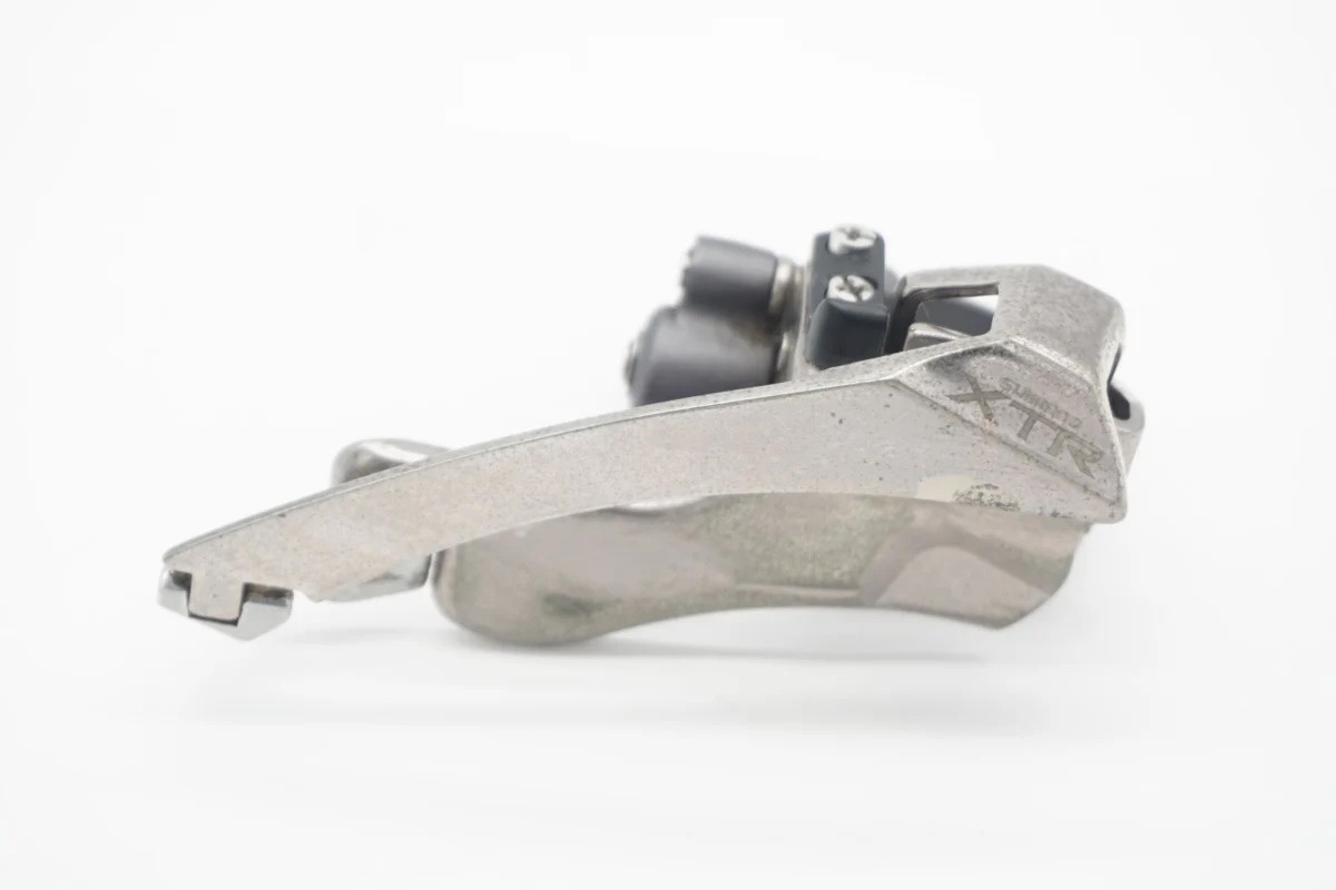 Dérailleur Shimano XTR FD-M950, la légende du VTT haut de gamme en collier 28,6mm