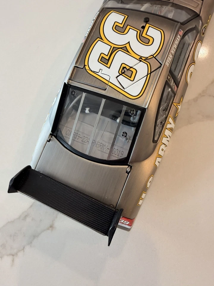 Coche diecast Ryan Newman Brushed Metal Elite 2009 Army Stewart Haas 1:24 NASCAR Foto 3 de 4