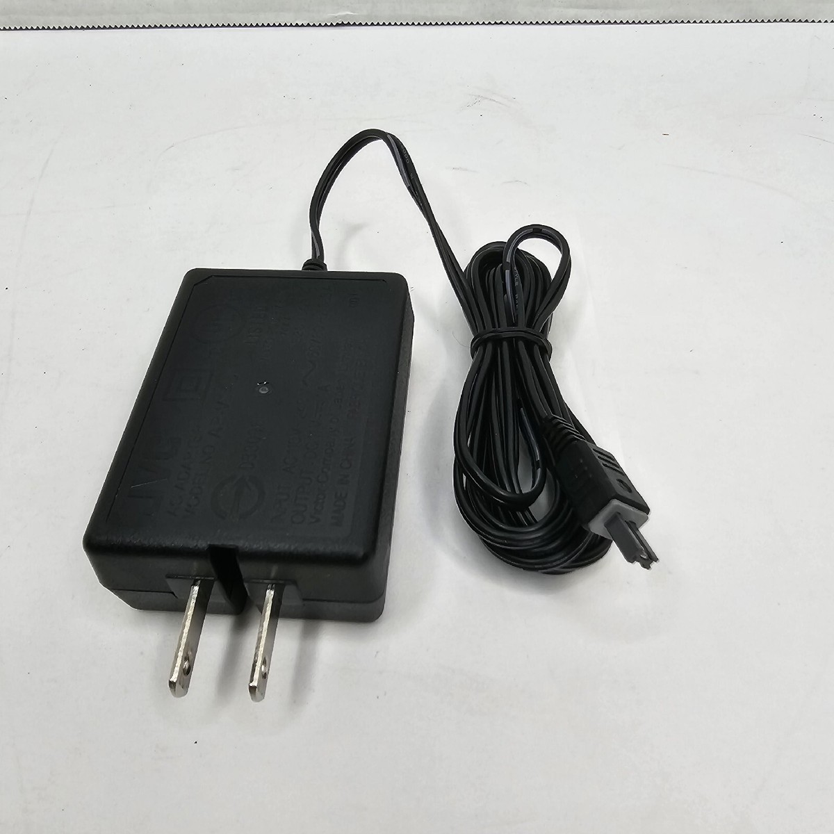Original OEM JVC AP-V14U AC Power Adapter 11v 1A Charger Original OEM JVC AP-V14U AC Power Adapter 11v 1A Charger