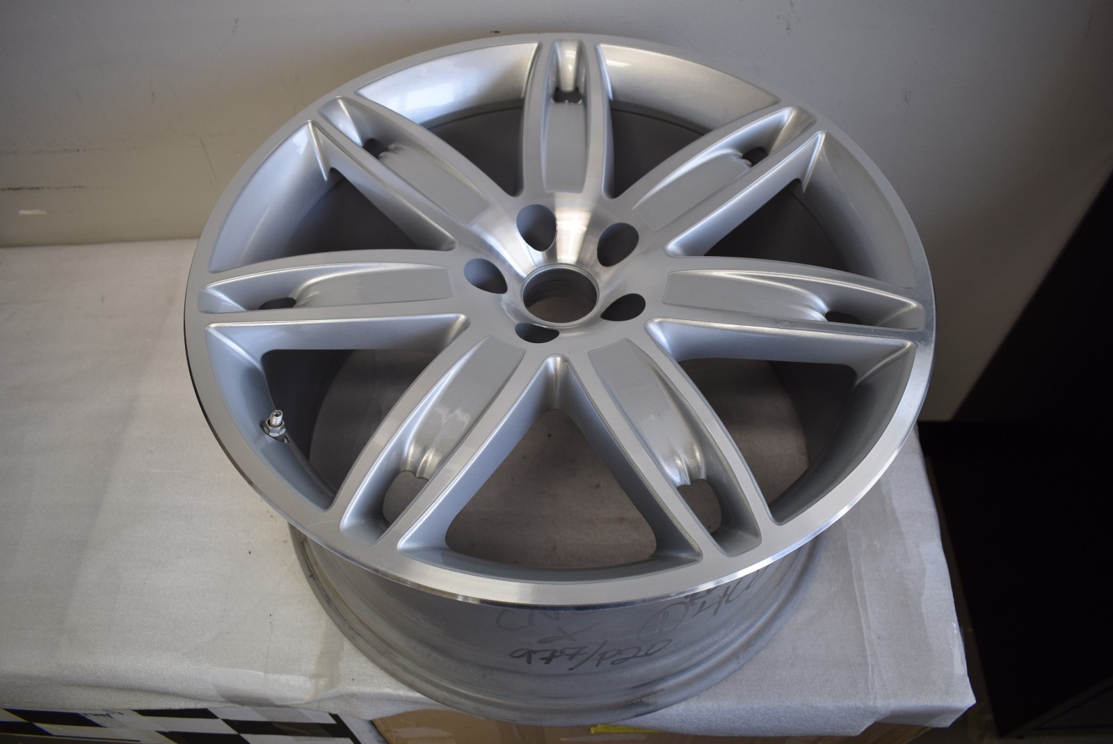 2014 MASERATI QUATTROPORTE M156 20'' 20X10.5 ET45 WHEEL RIM OEM 670010623