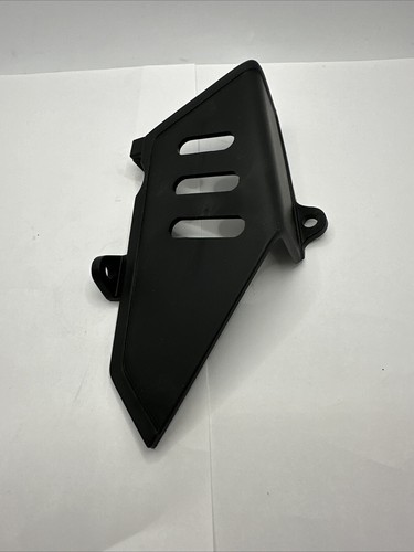 Ducati 4610011B Chain Guard Cover Chain Cover SuperSport 900 - Picture 6 of 8